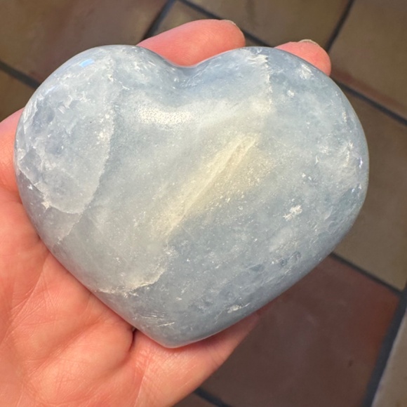 blue calcite heart - 8.2 oz, 3x3x1.25" - Picture 4 of 5
